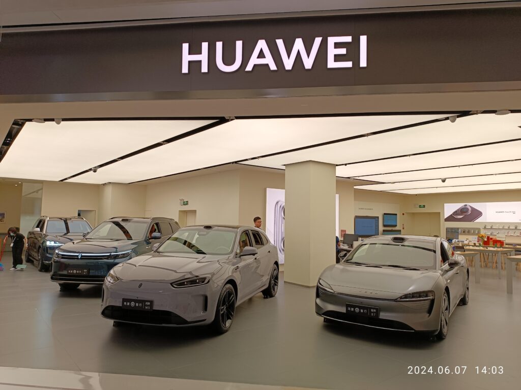 中国のHuawei自動車ショールーム
