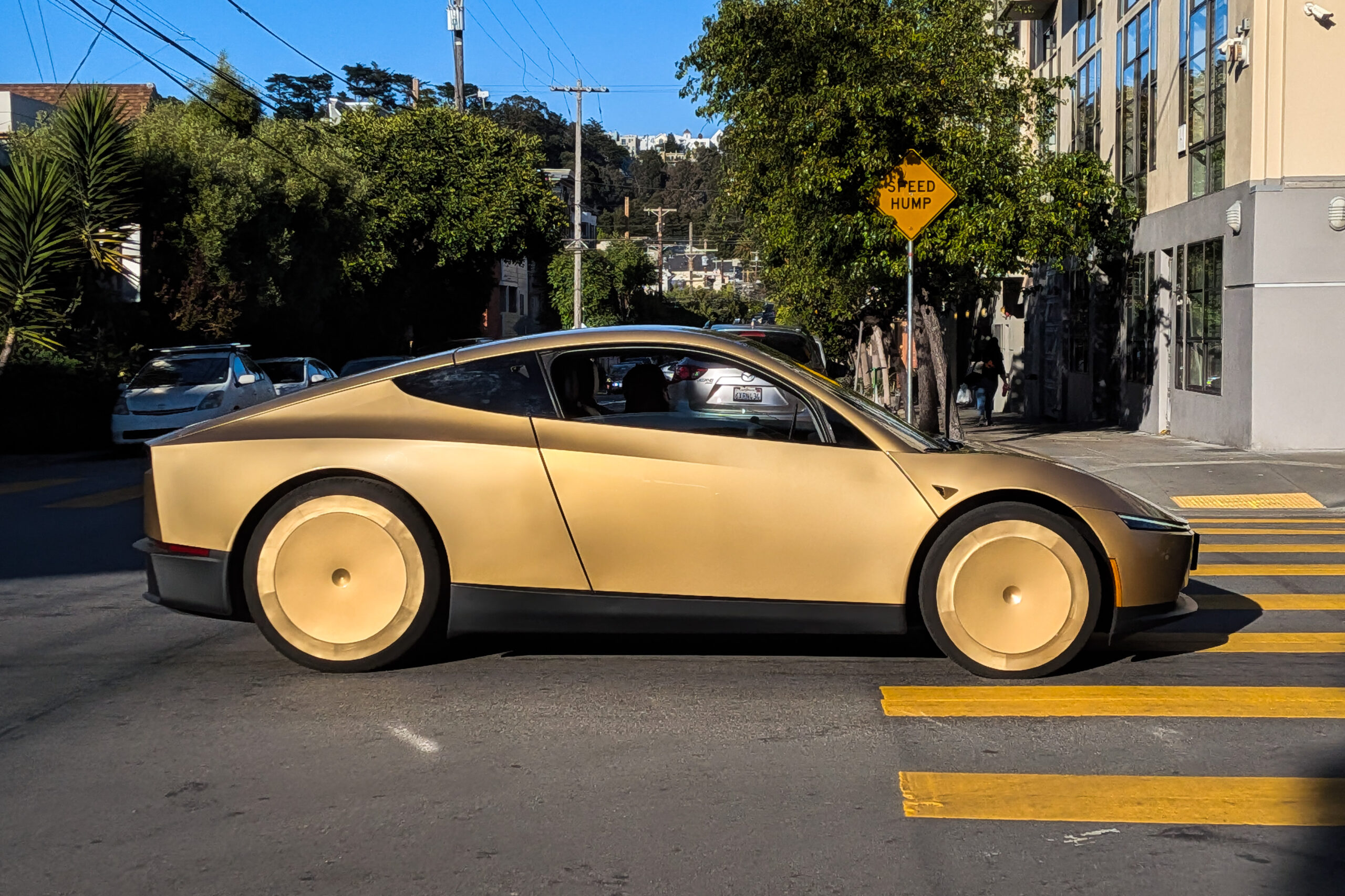 サンフランシスコの公道を走るTesla Cybercab